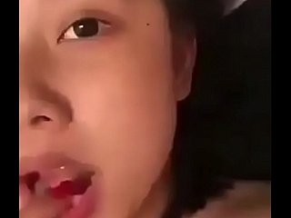 Em gái bị mê sảng khi xã hàng