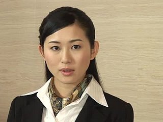 Mio Kitagawa酒店工人吮吸客户的公鸡
