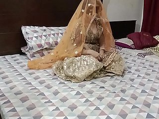 夫妇在婚礼之夜的夫妻性爱