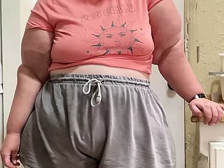 SSBBW سعيد SSBBW خجول تظهر منحنياتها الحسيمة