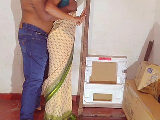 Pasangan amatir Sri Lanka berhubungan seks di kantor.