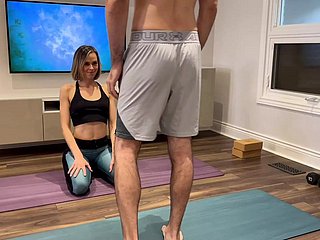 Icy esposa es follada y creampie en pantalones de yoga mientras trabaja en un buddy associate with de los maridos