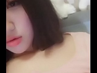 Adolescente cully tocando su cuerpo morose
