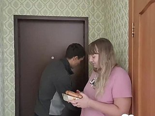 Соседка приглашает меня на быстрый трах