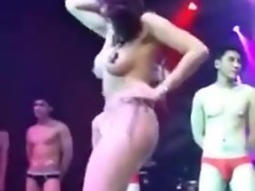 Chińskie modele wykazujące wyłączyć ich ciał
