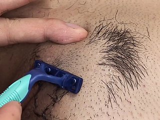 Je ne baise pas les chattes poilues, je me rase sneezles chatte avant de te baiser