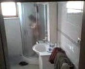 Chinesische reife Oma nackt in der Dusche
