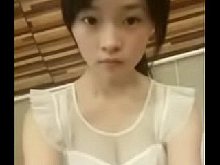 Linda adolescente china bailando en icy webcam