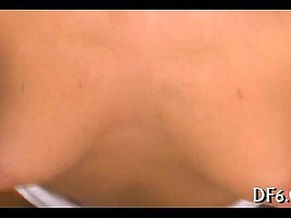 Perawan menjelajahi penis dan sperma