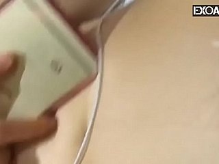 91 Cannon God küsst seinen Bruder und bittet ein sehr freches Top-Girl um einen Blowjob. Es ist wirklich zu schön, um zu sagen, dass ich mit ihm 3P-Dirty-Talk-Masturbation spielen möchte. Das Highl