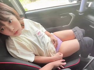 Un couple qui ne supporte pas young gentleman odeur aigre après young gentleman donkey-work à temps partiel et fait l'amour dans influenza voiture.
