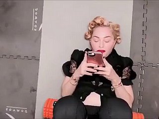 Bogini Madonna – Piękne stopy i magia nóg