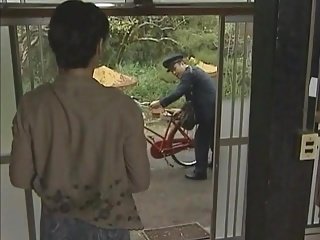 JPN cartero y ama de casa