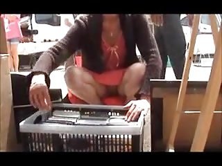 市場がないパンティーをupskirt.flv