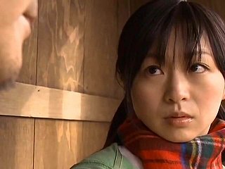 jeune japonaise ngoan ngoãn offerte toilettes pervers