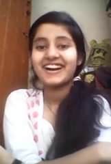 Desi natkhat muda bachi India BOOBS Beamy