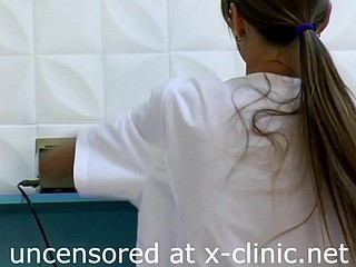 jonge meisjes examens bij gyno kliniek