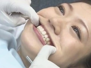 Semen Meneguk di Kantor Dokter Gigi