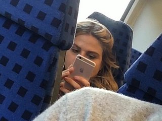 Espiar dois adolescentes cam escondida como jot grande pau em jeans apertados